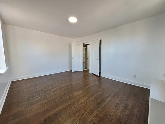 Rented by Halvatzis Realty | media 5