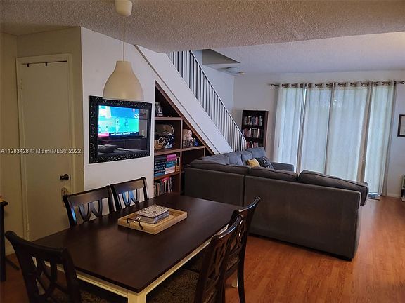 5th image of 1011 Sorrento Dr