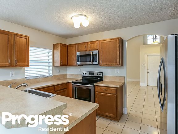 5th image of 6131 NW 44th Ln