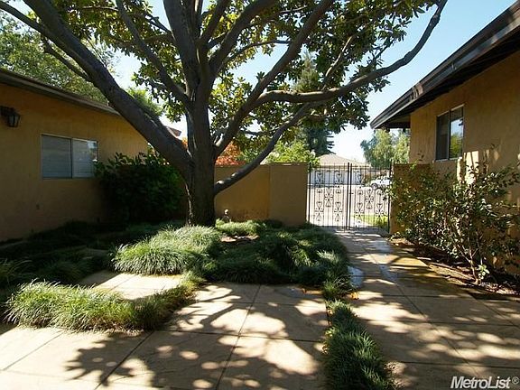 3rd image of 1005 Shaftesbury Ct