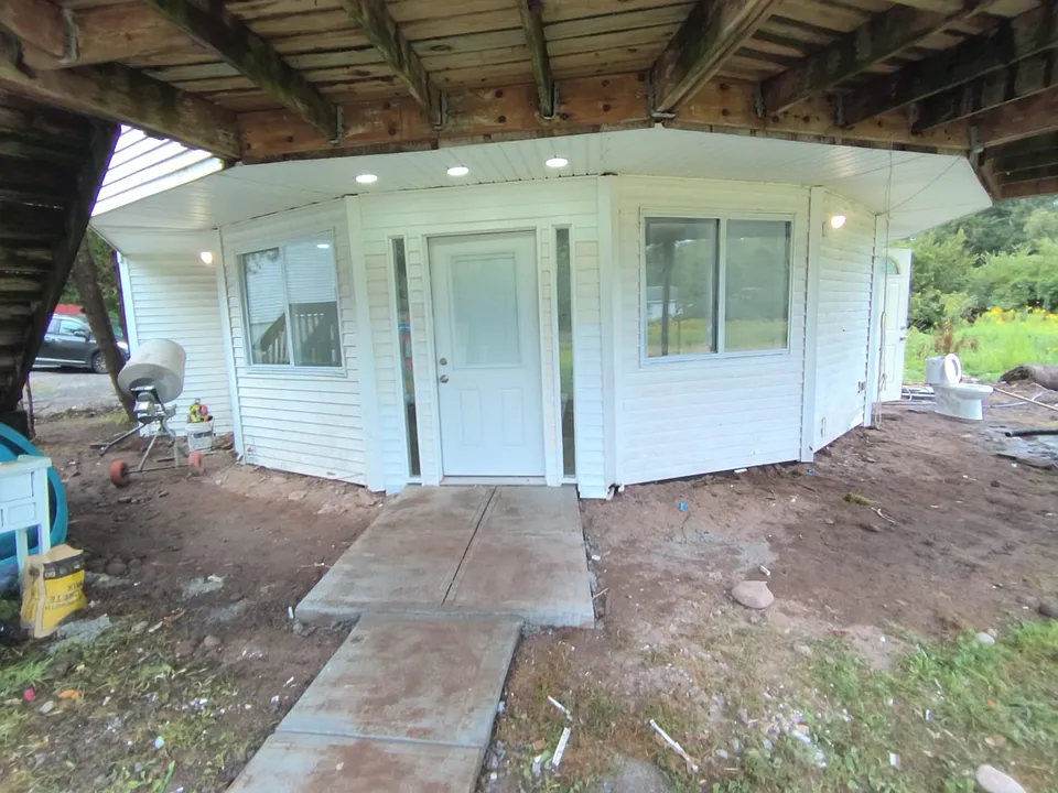 128 Pleasant Valley Rd #B