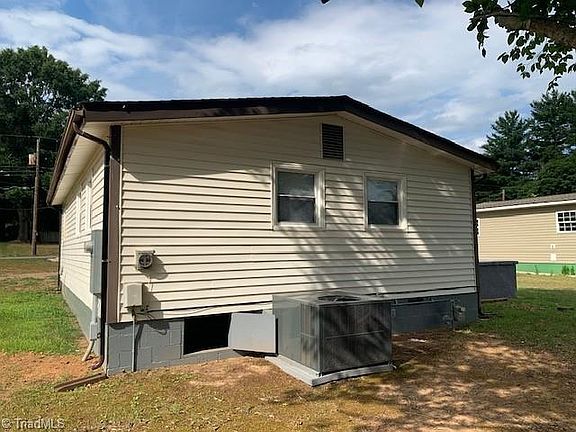 3rd image of 1306 Rivercrest Dr