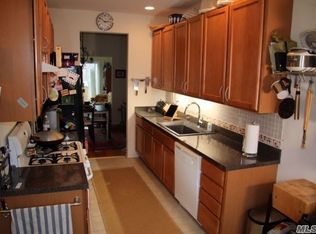 195 Kettles Ln, Medford, NY 11763