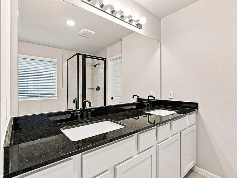 18518 Karlynn St — Photo 20