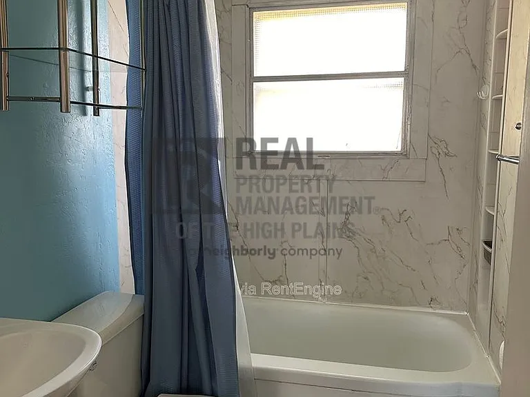 1502 Franklin Ave — Photo 2