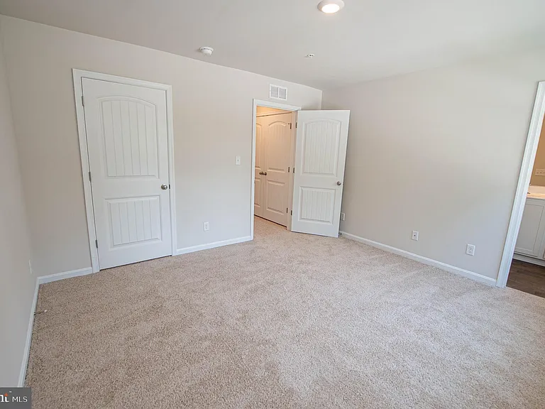 130 Willowtree Ln — Photo 46