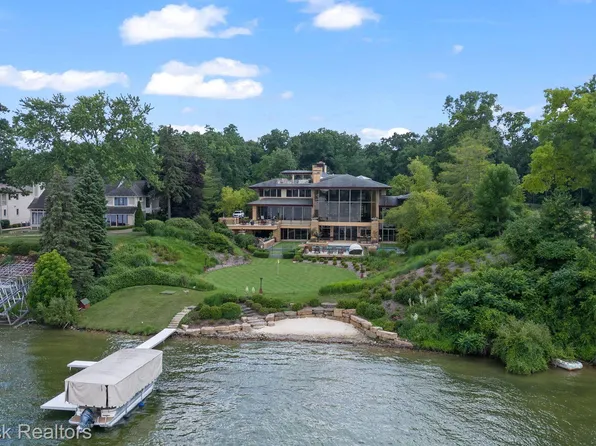 4790 Dow Ridge Rd, Orchard Lake, MI 48324