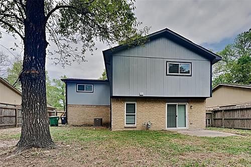 5th image of 2026 Lakeville Dr