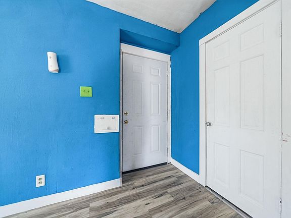 5th image of 3421 Alexander St