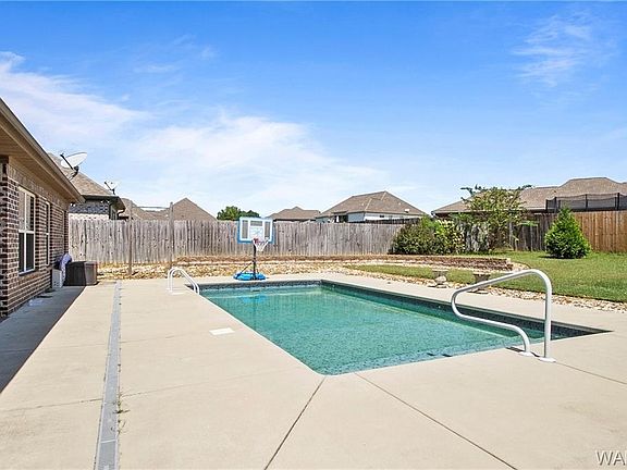2nd image of 13455 Maple Leaf Cir