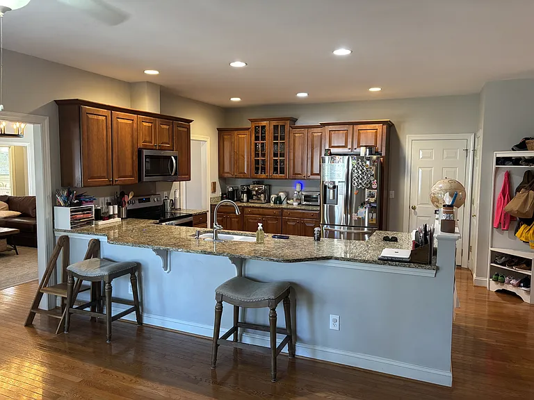 420 Lake Forest Dr SE — Photo 4
