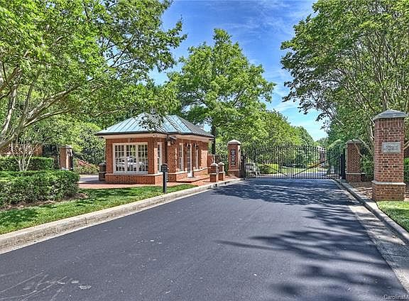 5th image of 4533 Fox Brook Ln