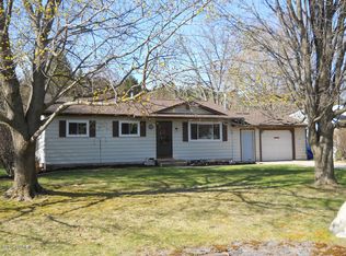 813 E Rosewood Ln, Greenville, MI 48838