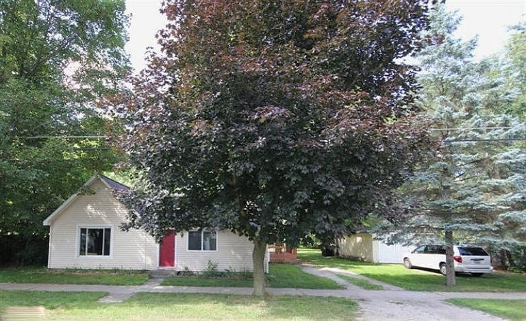 1st image of 221 Oak St