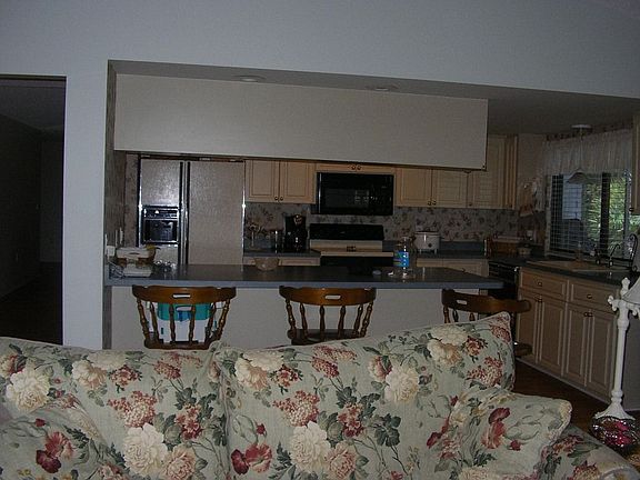 FAMILY TO KITCHEN