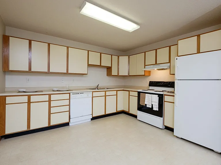 Fargo, ND Thunder Creek Apartments | Kitchen
