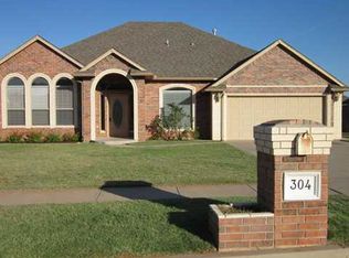 304 N Amethyst Way, Mustang, OK 73064