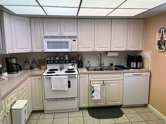 3rd image of 600 Royal Palm Blvd APT 5A