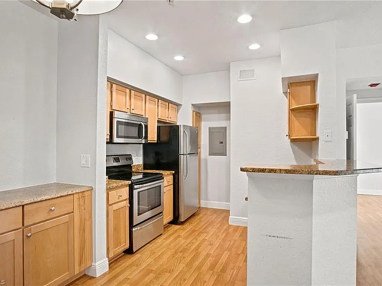 23560 Walden Center Dr #207 — Photo 9