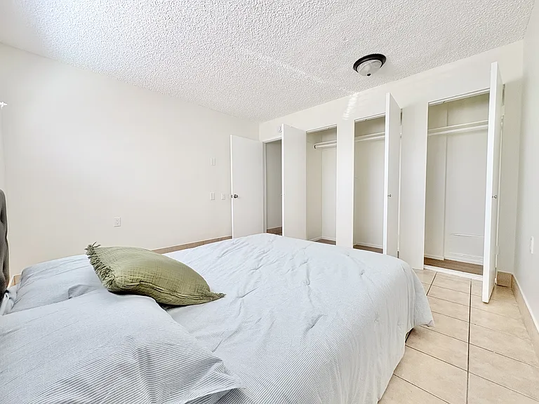 1226 E 7th St #1 — Photo 7