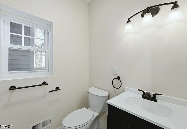 392 S 19th St — Photo 12