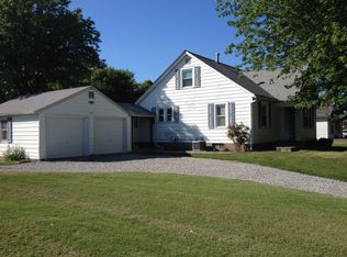 2423 State St, Chester, IL 62233