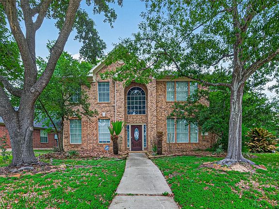 3rd image of 1002 Pine Walk Trl