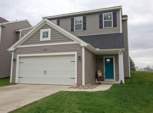 1320 Highland Hill Dr SE, Lowell, MI 49331