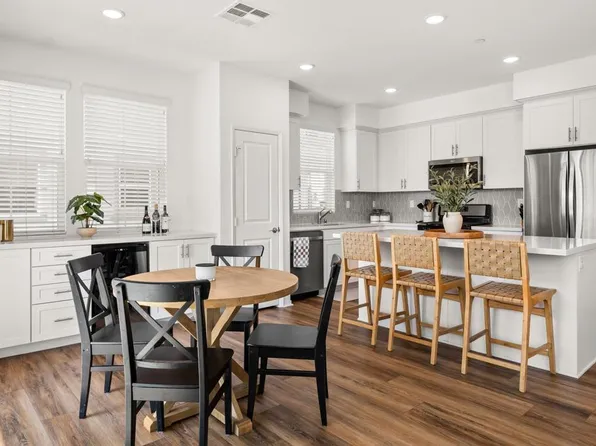 2328 Stardust Gln, Escondido, CA 92025