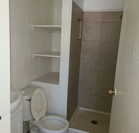 3rd image of 215 Davis St