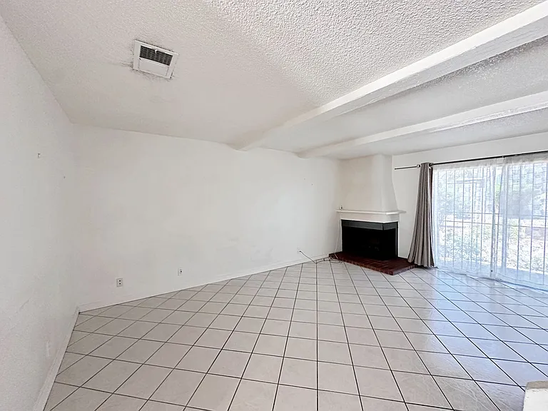 674 Rolling Green Dr — Photo 9