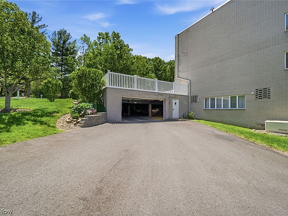 4th image of 520 Meredith Ln APT 516