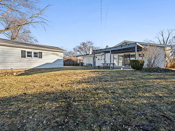 5th image of 670 Edgemont Ln