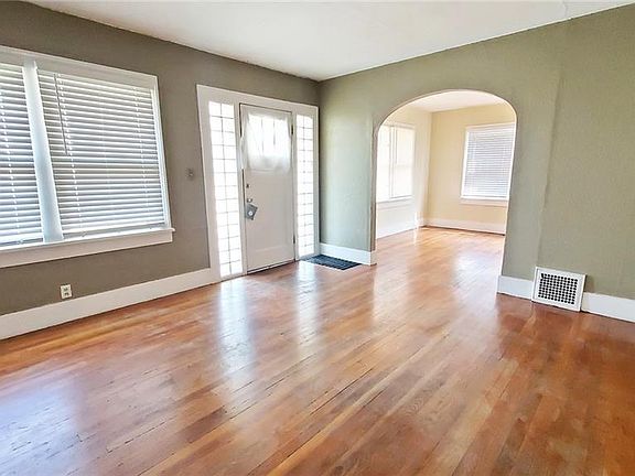 3rd image of 108 E Carlton St