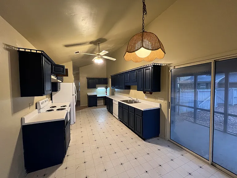 406 Club Dr — Photo 5