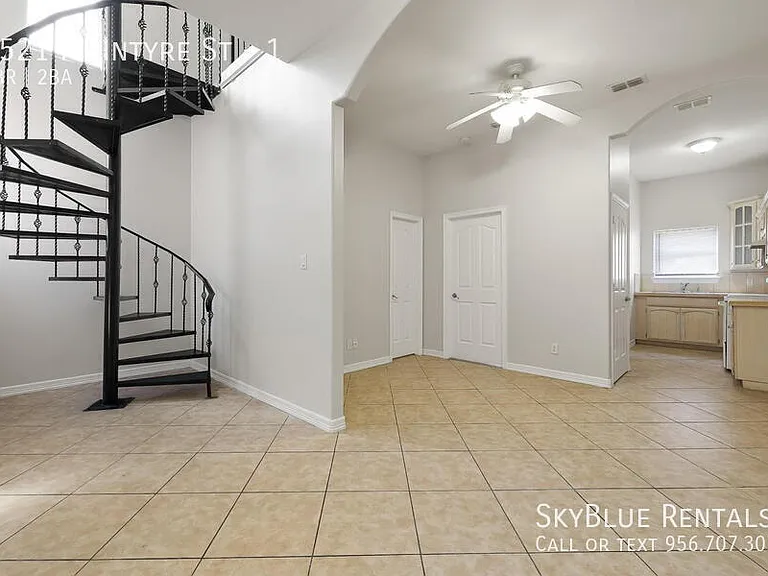 1521 W McIntyre St #1 — Photo 3