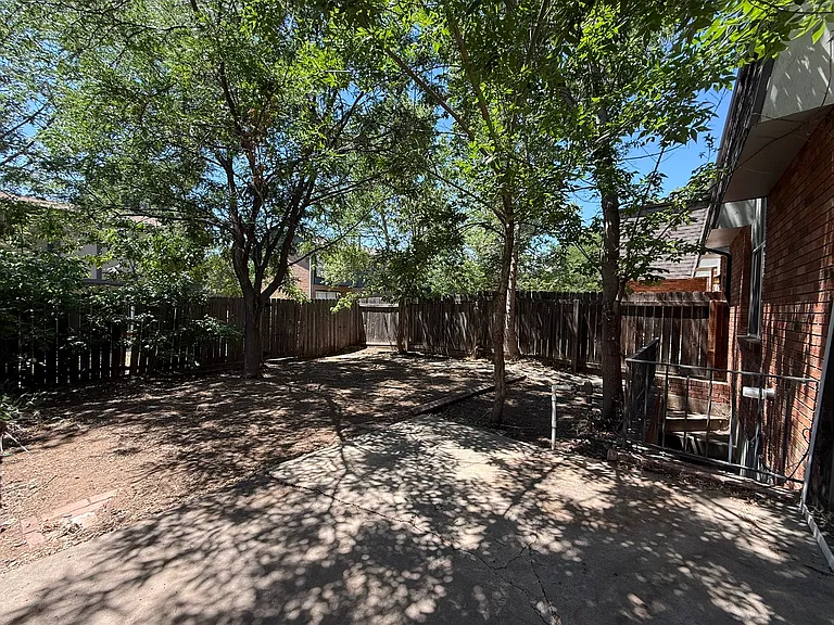 1720 Azalea Ct #4 — Photo 22