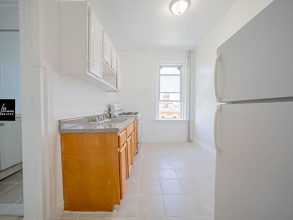 4th image of 396 Halsey St APT 4L