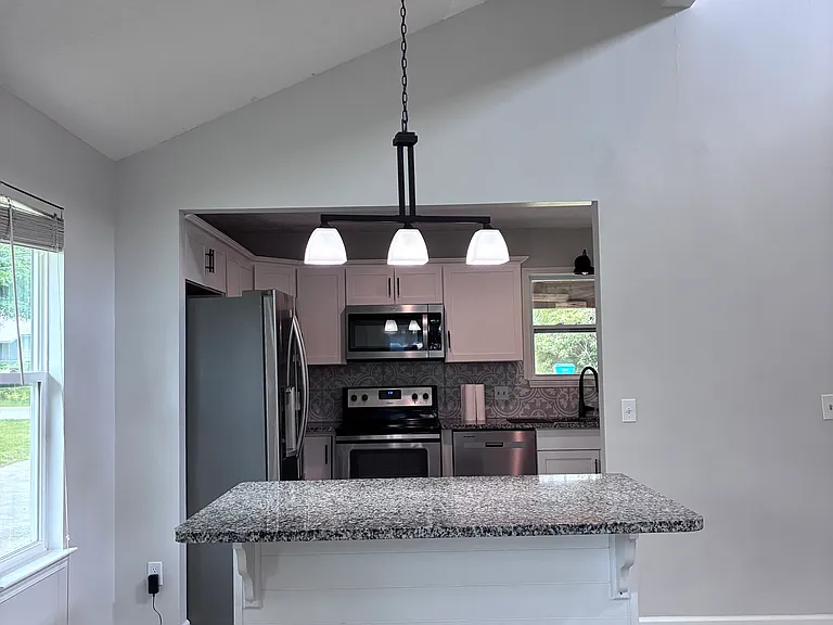 2328 Oakwood St — Photo 4