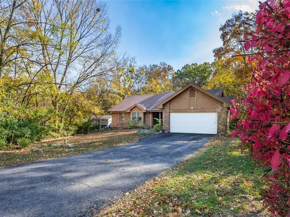 1162 Fairview Dr, Ballwin, MO 63011