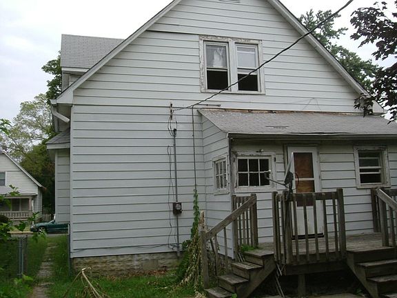 4th image of 1115 N Oakland Ave