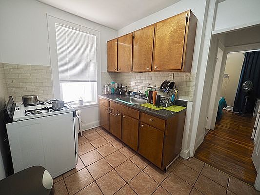 2nd image of 2163 27th St #1