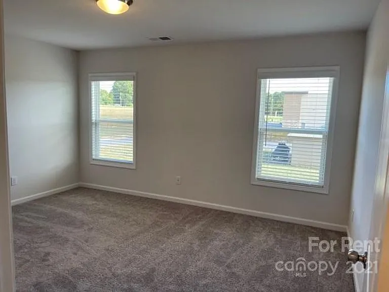 8139 Sheffield Dr — Photo 13
