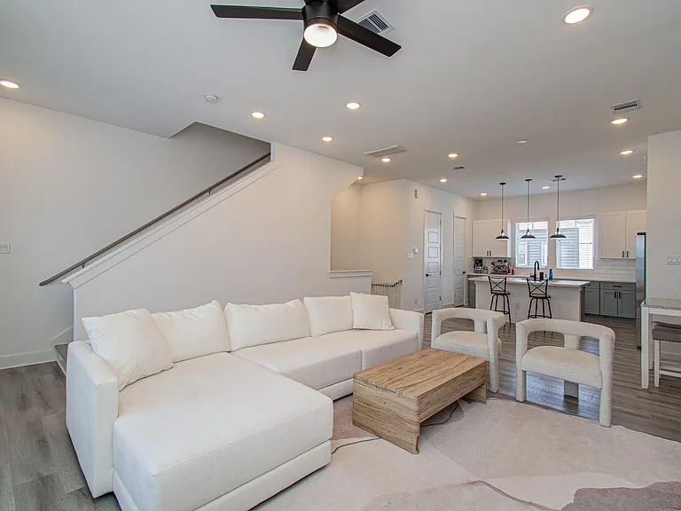 8325 Springwood Creek Ln — Photo 15