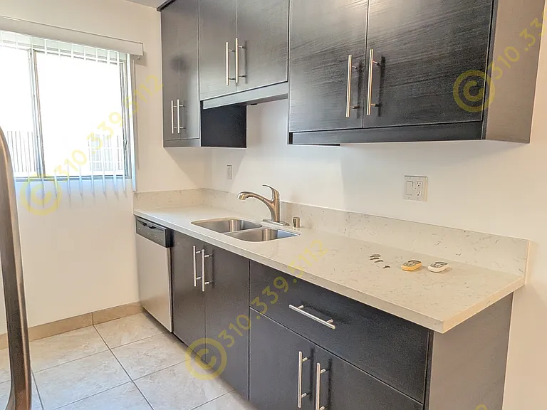 1231 N Genesee Ave #2 — Photo 8