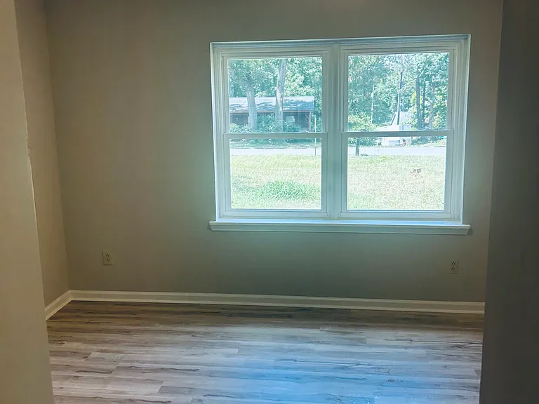 1418 Sharon Dr — Photo 5
