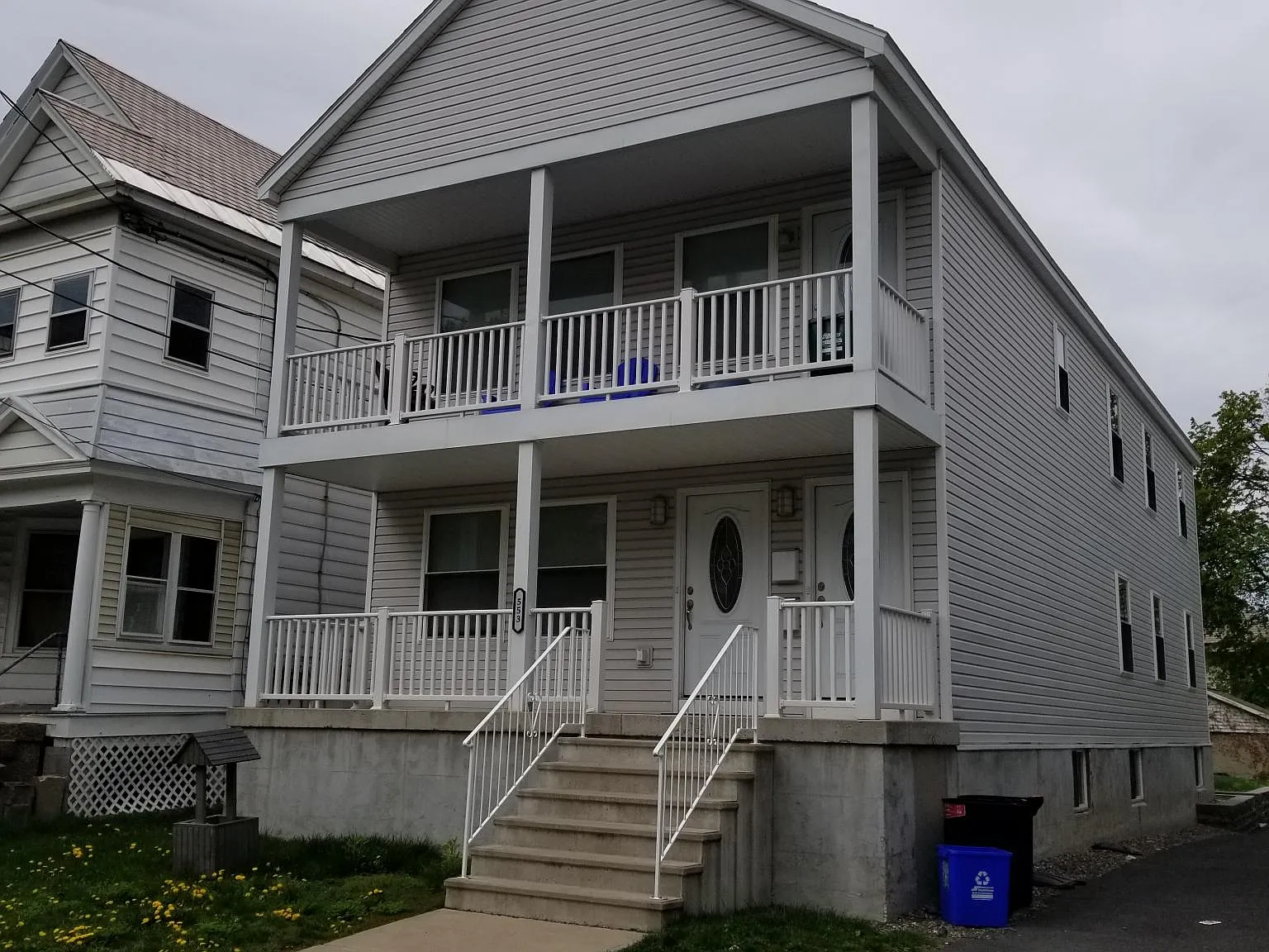 3 bed, 1200 sqft, $2,100 — Photo 1