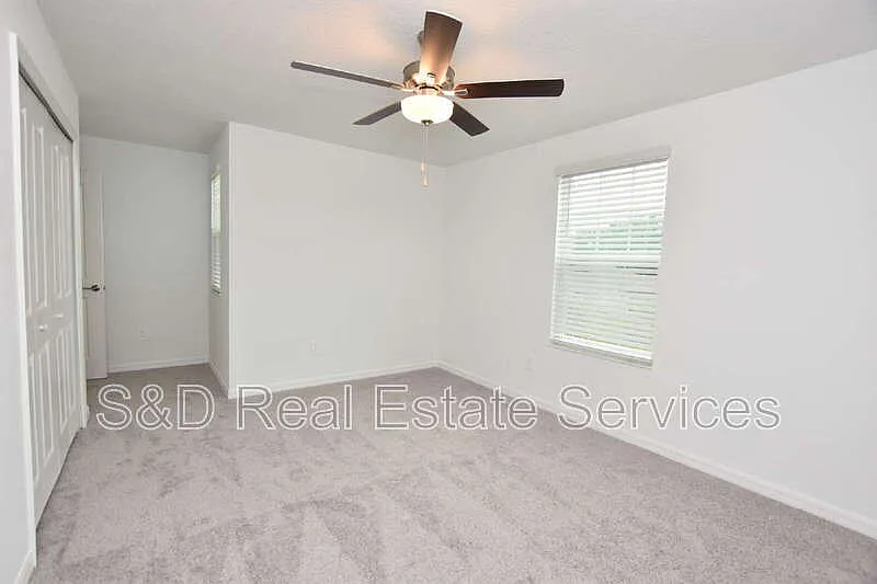 6 bed, 3.0 bath, 3326 sqft, $2,650 — Photo 4