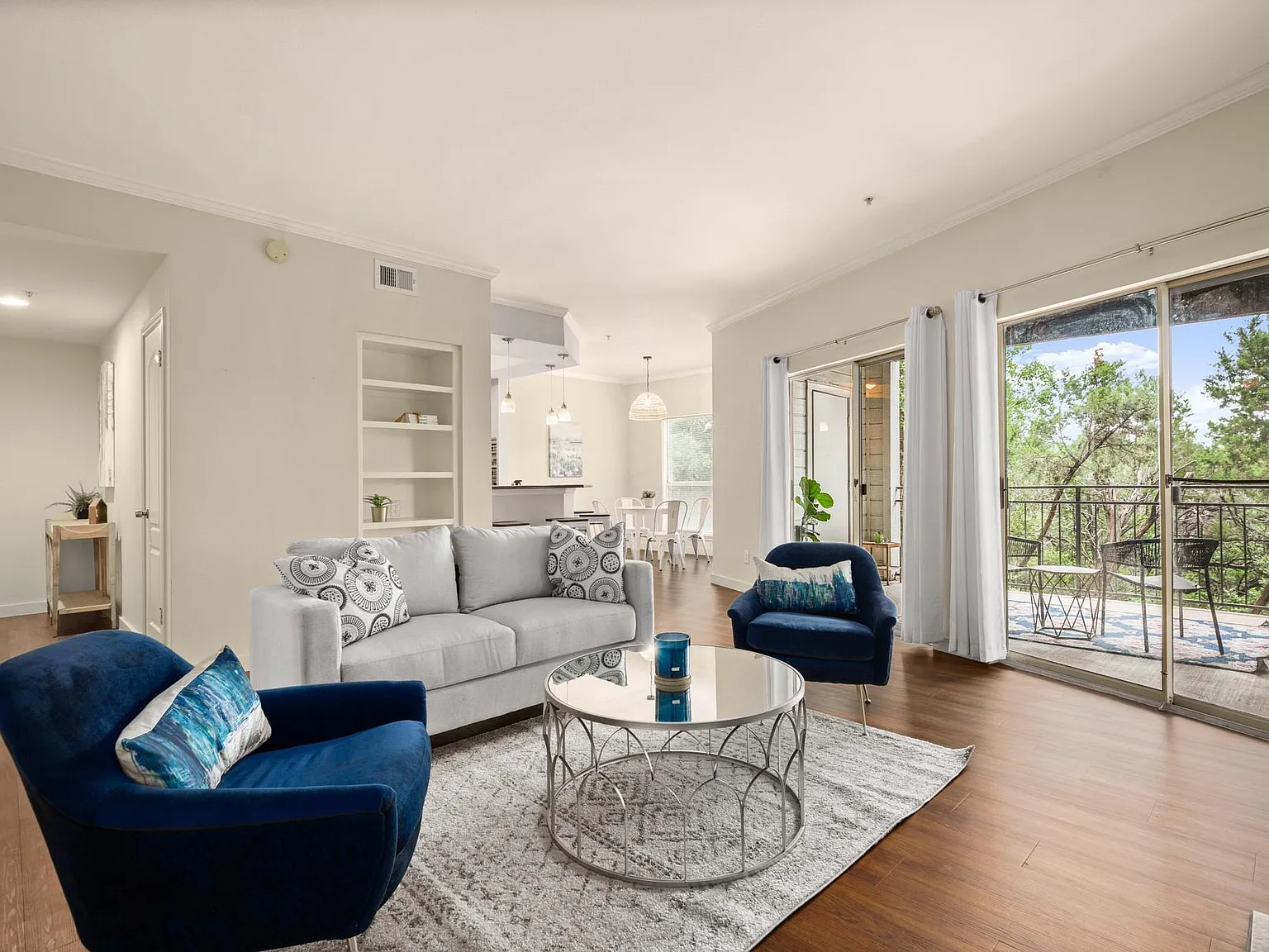 2 bed, 2.0 bath, 1150 sqft, $1,950 — Photo 3