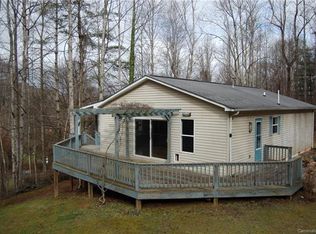 381 Davis Cove Rd, Waynesville, NC 28786